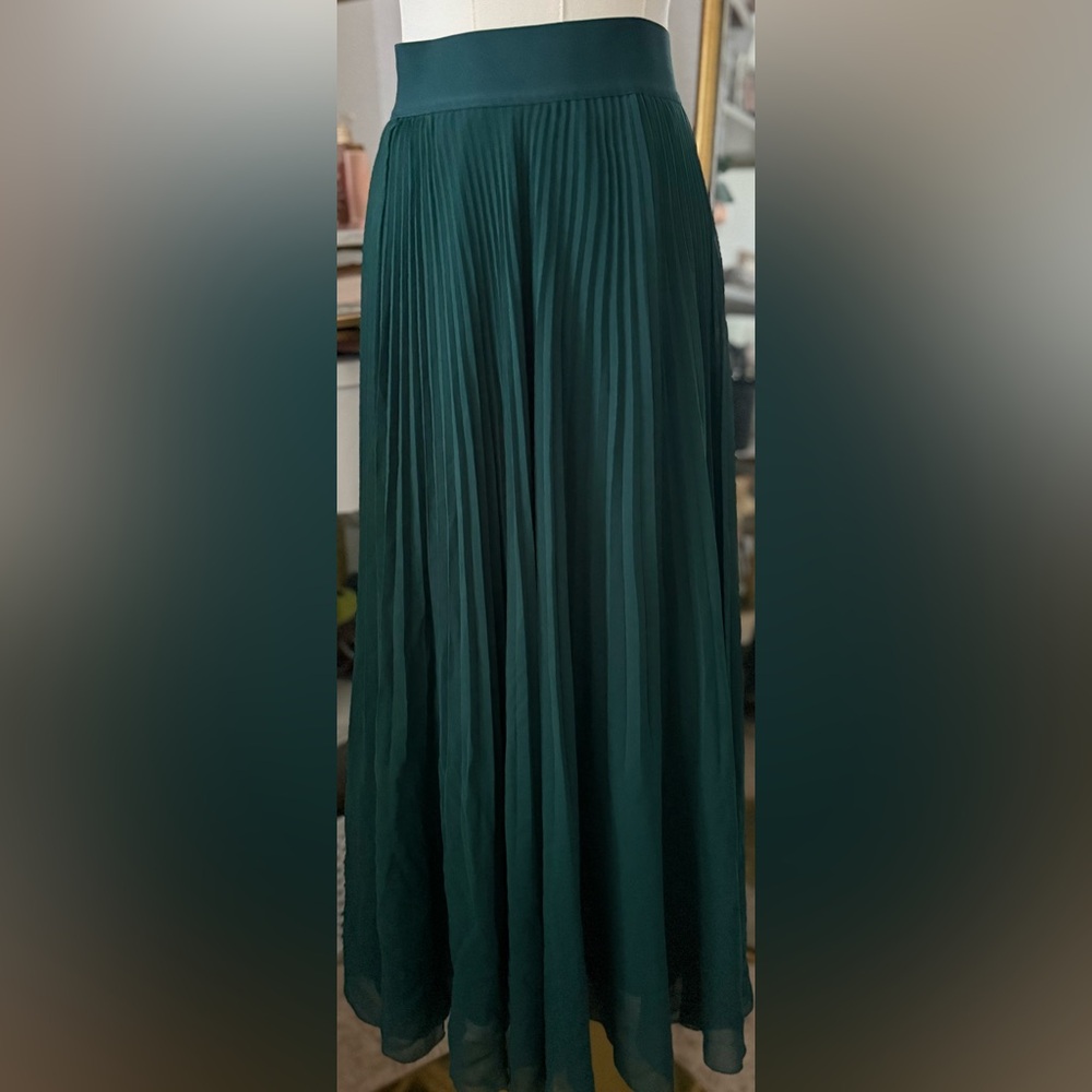 Aritzia Wilfred Twirl Pleated Skirt - Emerald Green